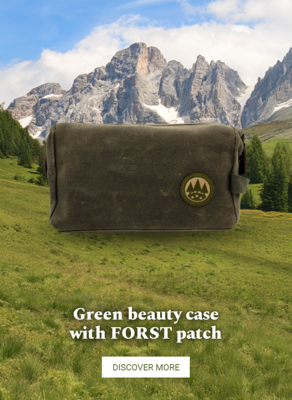 2506-en-Beauty case verde con patch Forst