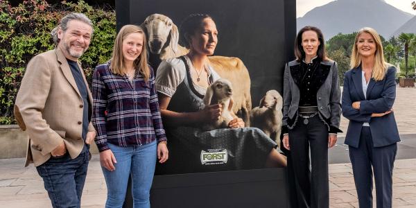 Mostra fotografica solidale di Birra FORST, in Piazza Terme a Merano