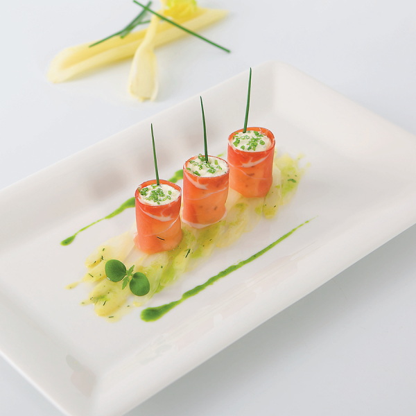 Mousse al mascarpone in mantello di speck su insalata di sedano